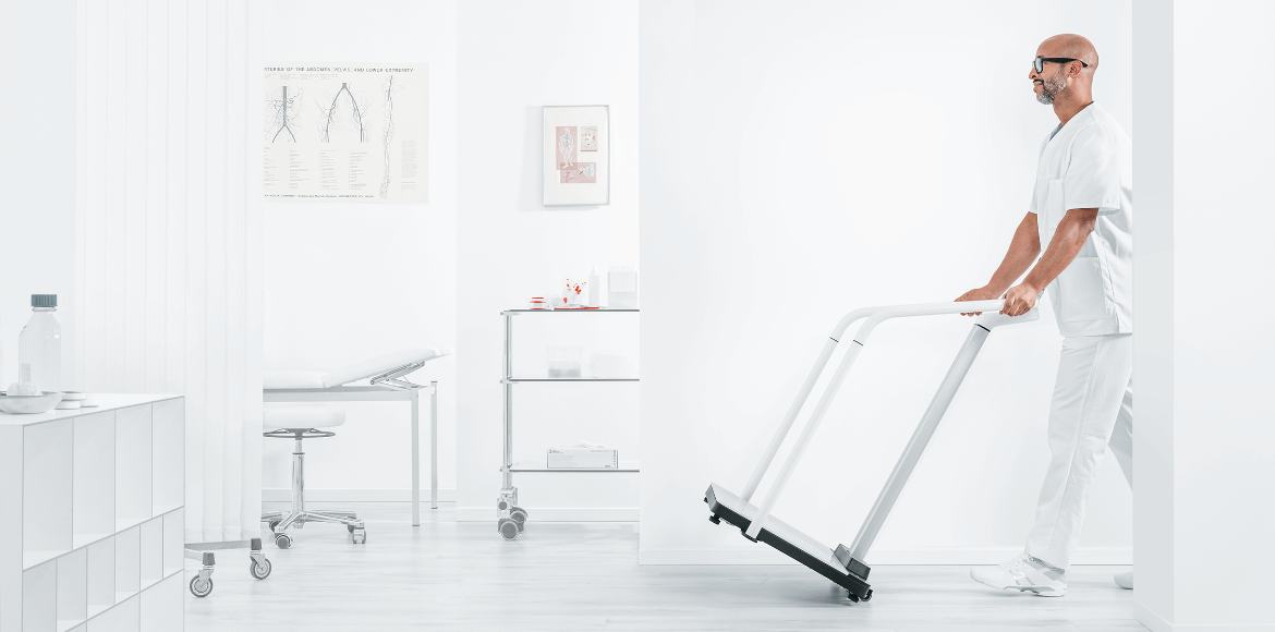 seca Scale-up Line EMR ready 超音波式全自動身長体重計(検定付) IDディスプレイとハンドレール付き · seca